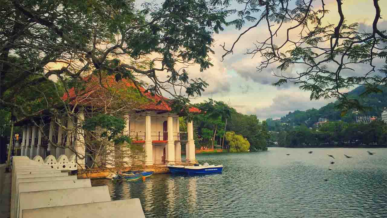 Kandy-Lake-View